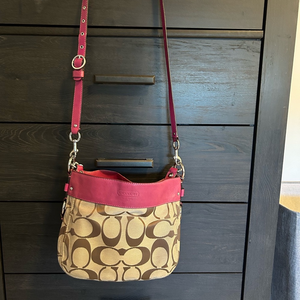 Beautiful like new Coach crossbody/shoulder bag